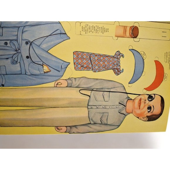 Edgar Bergan's Charlie McCarthy Paper Doll Book #995 (Whitman, 1938) - Picture 5 of 7